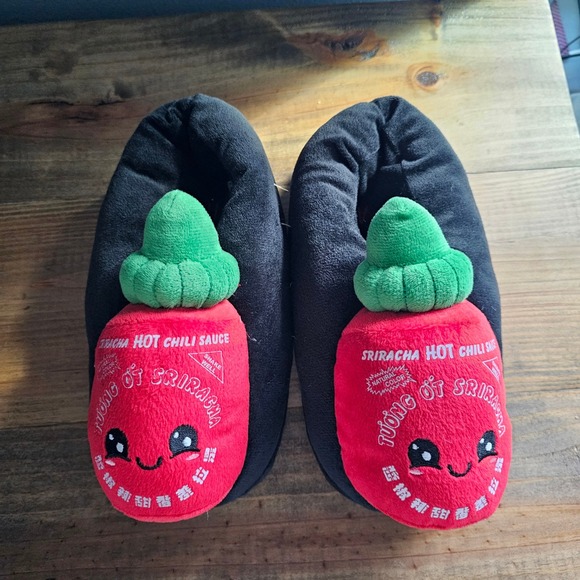 MAD Engine Shoes - Women's Sriracha Hot Chili Sauce Slippers Plush Cozy Indoor Shoes S/M 4-7